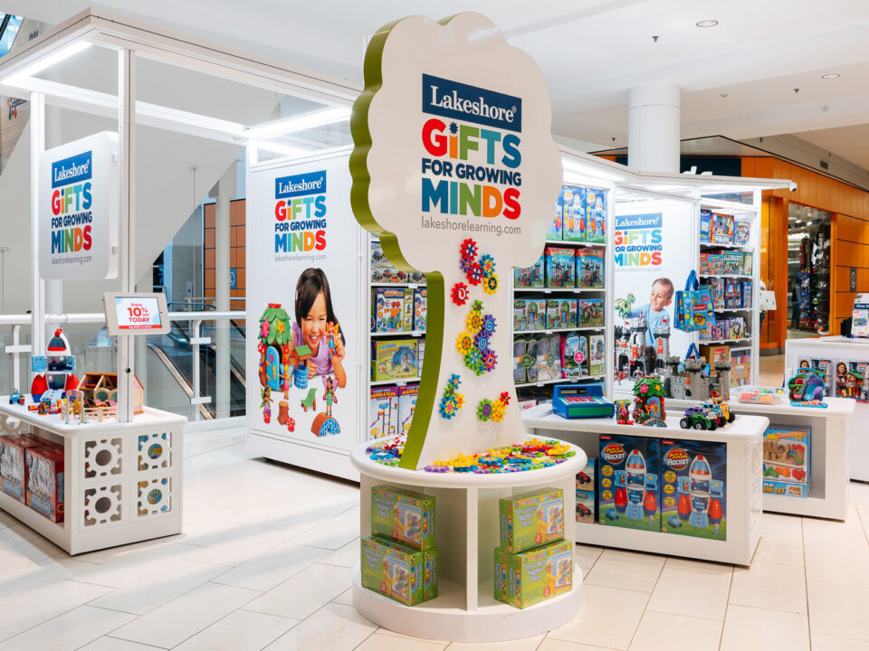 Image of Lakeshore's Mall of America pop up retail location